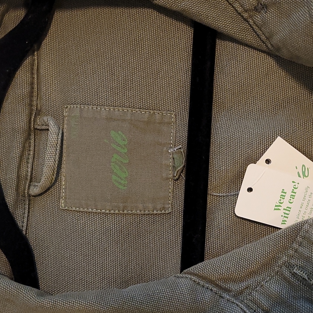 Aerie Military Shaket